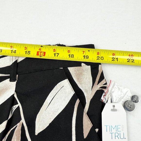 Time And Tru Women's Linen Blend Tropical Black Shorts XXL (20) Elastic Back NWT - Picture 7 of 10